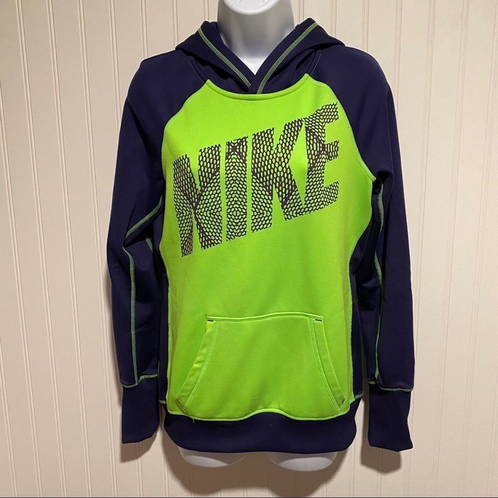Nike women’s Therma-fit hoodie small green